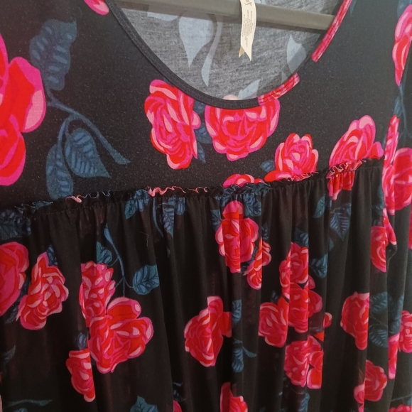 Matilda Jane WINTER BLOOMS Top  Sz Medium Floral Roses - Picture 7 of 9